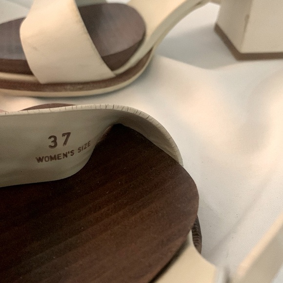 TOD’S Block Heel Leather Sandals - Picture 10 of 15